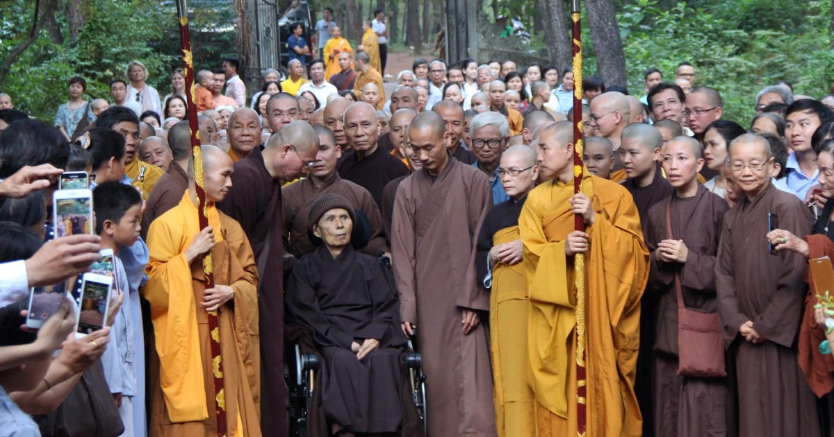Biksu Buddha yang membawa perhatian ke Barat meninggal di Vietnam