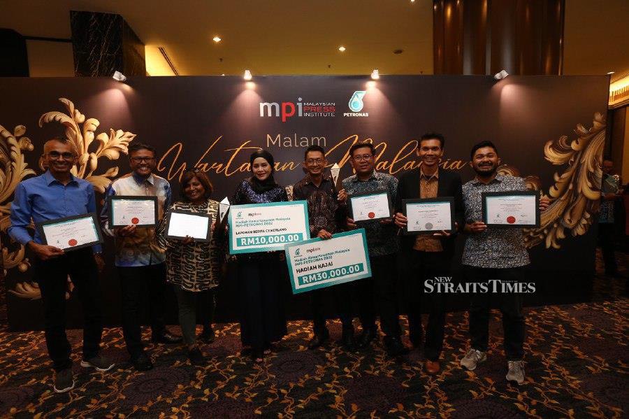 Winners from the respective categories from the New Straits Times Press pose for a group photo. -NSTP/SAIFULLIZAN TAMADI