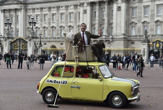 Rowan Atkinson as Mr Bean at Buckingham Palace to launch the new Mr Bean  DVD and to celebrate the 25th Anniversary of the character's creation Stock  Photo - Alamy