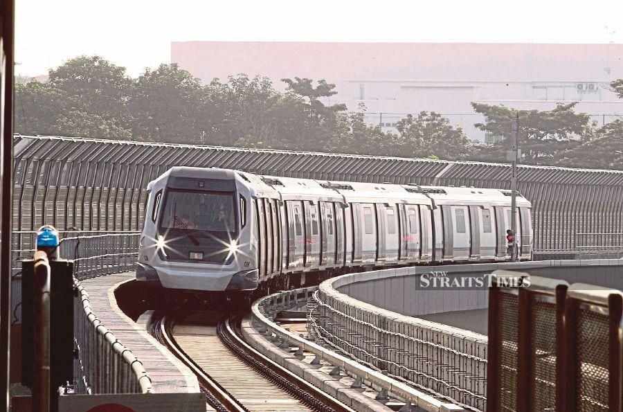 The government has decided to approve the implementation of the MRT3 project to complete the existing public transportation infrastructures in the Klang Valley. - NSTP file pic