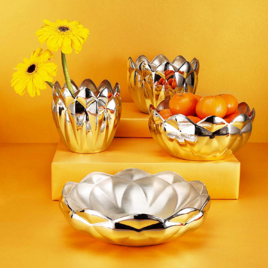 The Padma stacked bowl collection is a set of four stackable bowls, made to convey the subtle but eye-catching beauty of the lotus flower.