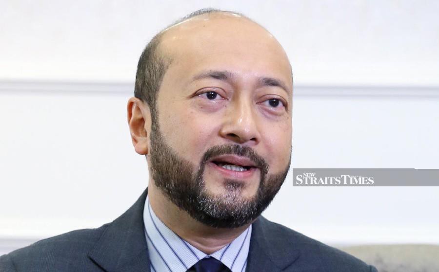 (File pic) Kedah Menteri Besar Datuk Seri Mukhriz Mahathir said the state government will fine-tune requirements and guidelines for the federal government’s CMCO, to ensure it is suitable for the state’s needs. -NSTP/AMRAN HAMID