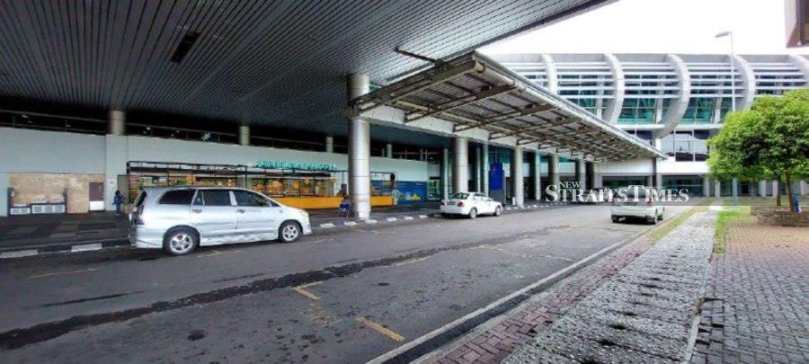 The KKIA taxi parking area which the drivers unhappy as e-hailing drivers also pick-up their passengers there causing congestion. - Pic by Paul Mu.