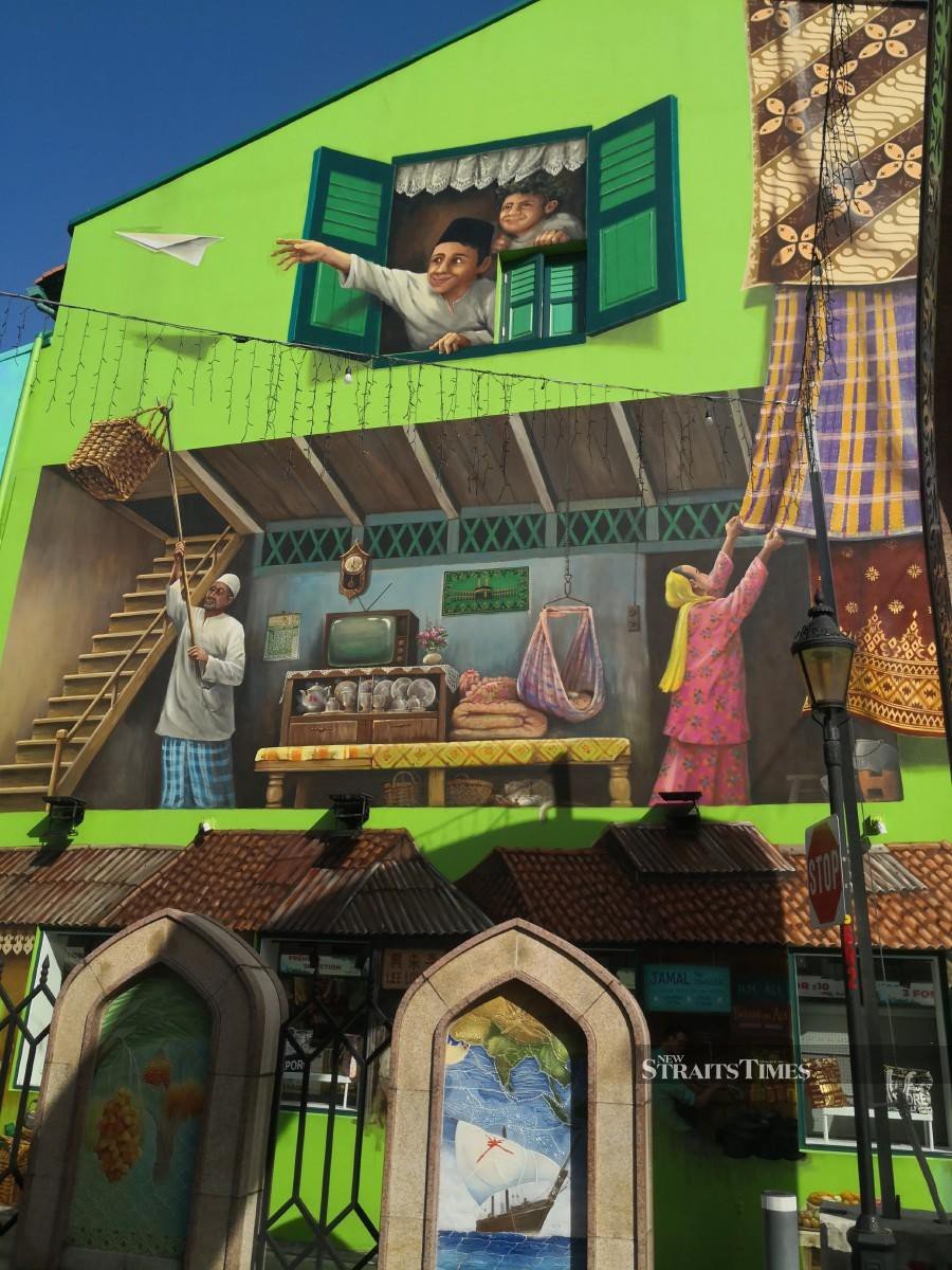 Murals near Arab Street depict what life used to be in Kampong Gelam in the past.