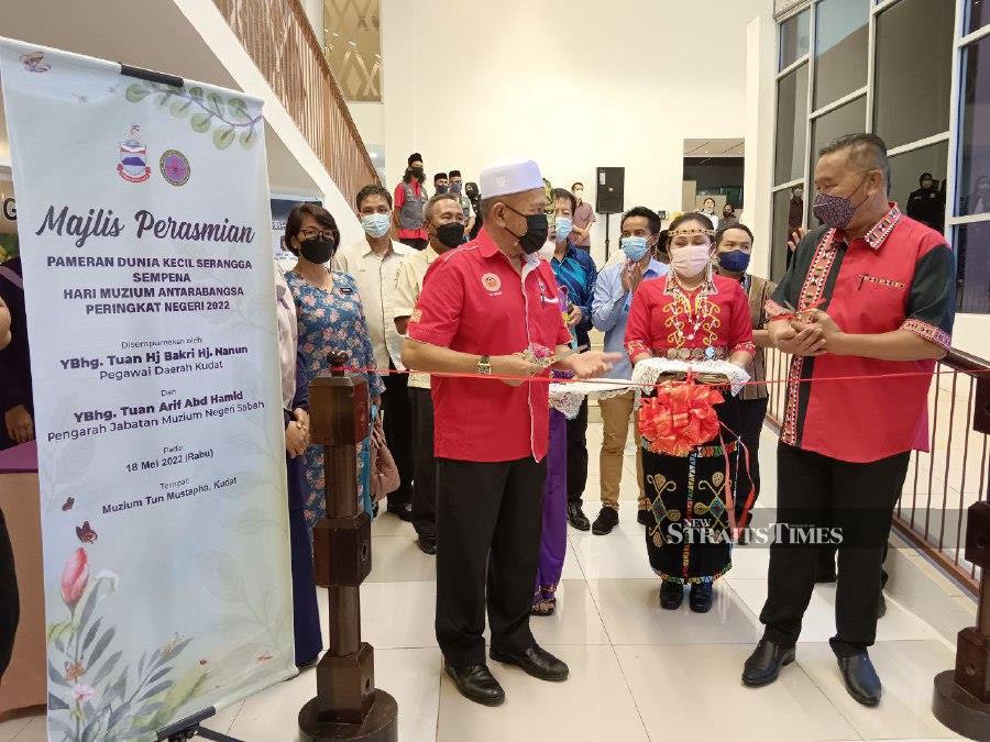 Kudat district officer Bakri Nanun(left) and Sabah Museum director Arif Abd Hamid (right) launching the exhibition of insects small world at Tun Mustapha Museum. - NSTP/OLIVIA MIWIL.