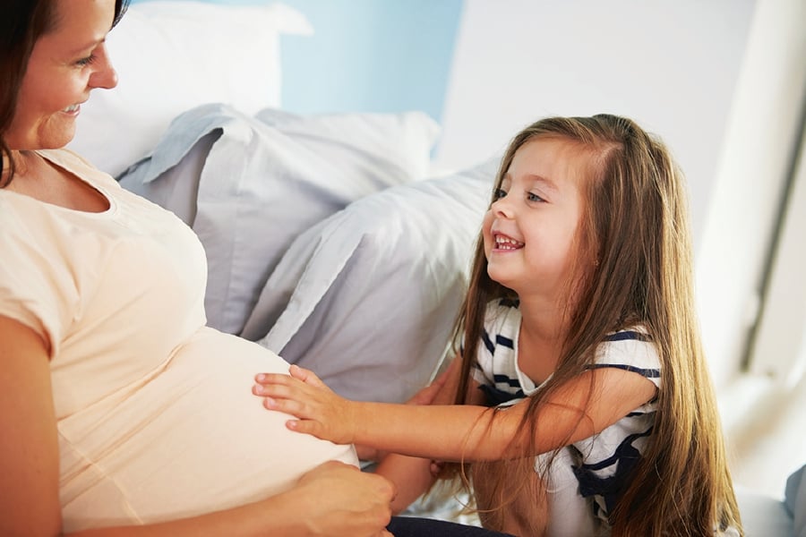 Children and pregnant women are particularly vulnerable to the effects of secondhand smoke. Picture credit: gpointstudio - Freepik.