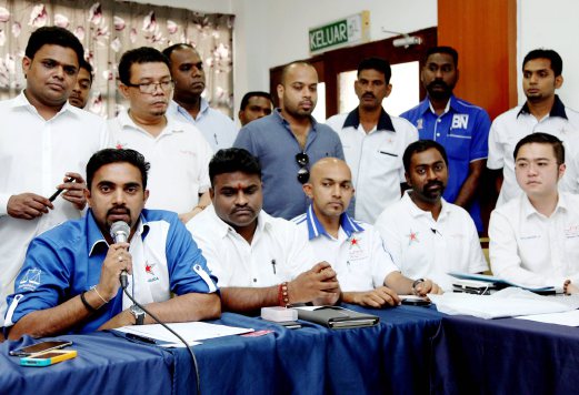 MyPPP Youth chief Sathiah Sudakaran (left) and 30,000 members condemned the Mahathir-Lim Kit Siang declaration at a press conference in Safira Country Club. Pix by ZULAIKHA ZAINUZMAN.