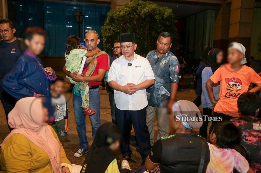 Minister in the Prime Minister’s Department (Religious Affairs) Datuk Dr Mohd Na’im Mokhtar speaking to locals during his visit to the Chow Kit area. - Pic credit Facebook DatoSetiaDr.Naim