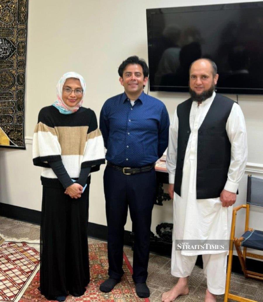 (From left) Marina Batchelor, Dr Tariq and Imam Jalil.- Pic courtesy of Marina Mustafa Batchelor