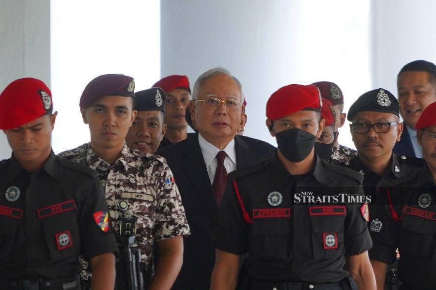 Former prime minister Datuk Seri Najib Razak has filed a legal bid to allow him to serve his current jail sentence under house arrest. STU/FARHAN RAZAK