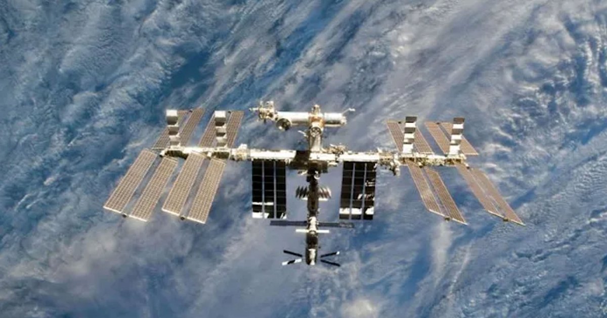 NASA menunda perjalanan ruang angkasa ISS karena risiko puing-puing
