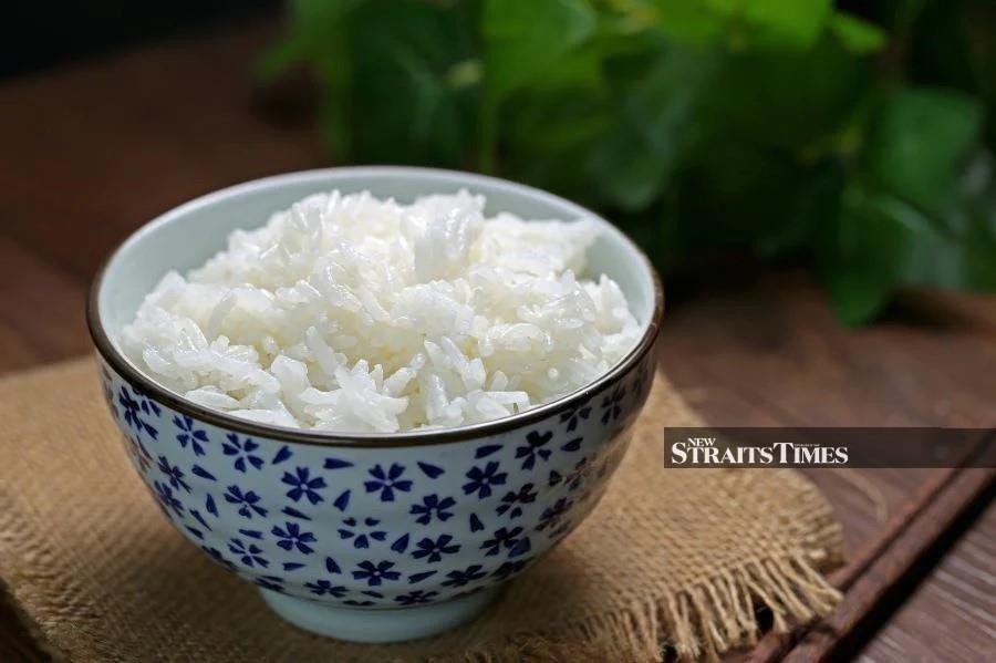 Local white rice and subsidised cooking oil packages are increasingly difficult to find in the market, at convenience stores and supermarkets in JB. File pic