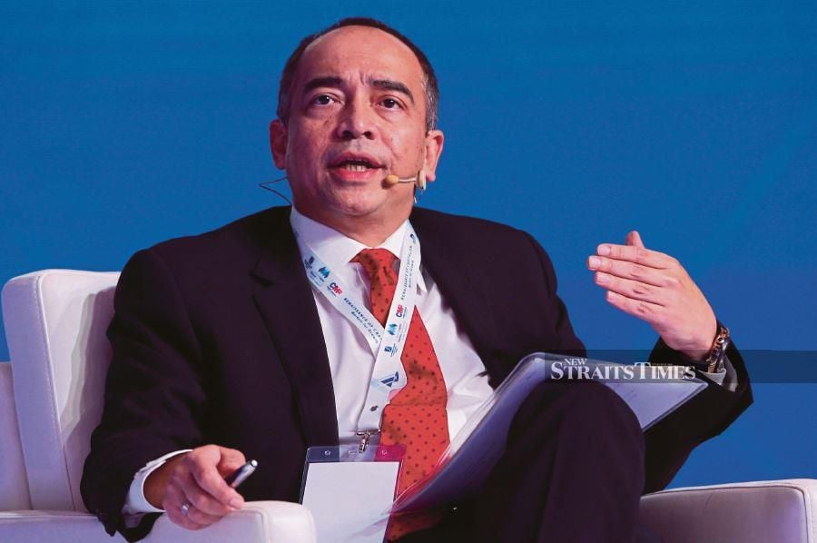 A group of investors including former CIMB Group Holdings Bhd chairman Tan Sri Nazir Razak is investing up to US$40 million in Food Empire Holdings Ltd via a reedeemable exchangeable note (REN) issue. NSTP/MOHAMAD SHAHRIL BADRI SAALI