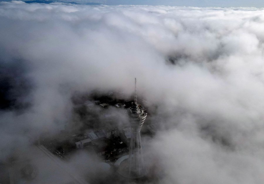  ALOR SETAR: An aerial view shows the towering Menara Alor Setar covered in thick fog following heavy rain since Monday (November 6) afternoon. -- BERNAMA PIC