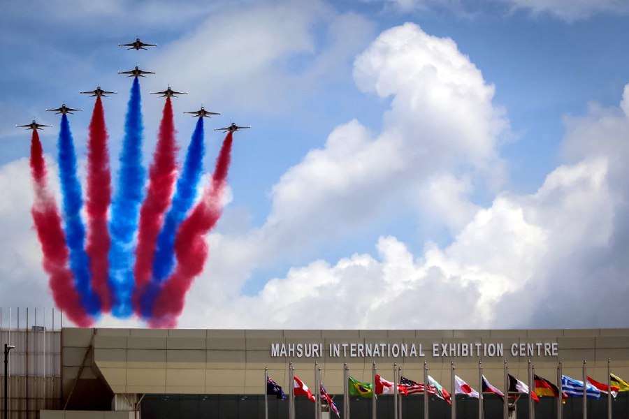 LANGKAWI: The 53rd Air Demonstration Group, nicknamed the Black Eagles, the flight display team of the Republic of Korea Air Force (ROKAF) fly in formation using the T-50B light combat aircraft at the ongoing Langkawi International Maritime and Aerospace Exhibition (Lima '23). -- NSTP/ASHRAF HAMZAH