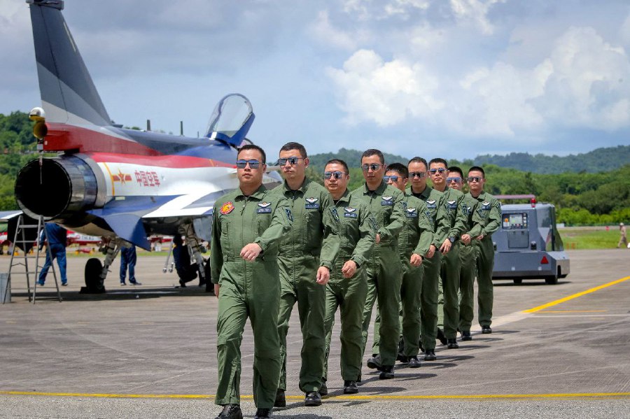 LANGKAWI: China’s August 1st aerobatics team made its public debut at Langkawi International Maritime and Aerospace Exhibition (Lima '23). The team uses the Chengdu J-10C multirole combat aircraft, which is produced by the Chengdu Aircraft Corporation (CAC) for the People's Liberation Army Air Force (PLAAF). -- NSTP/ASHRAF HAMZAH