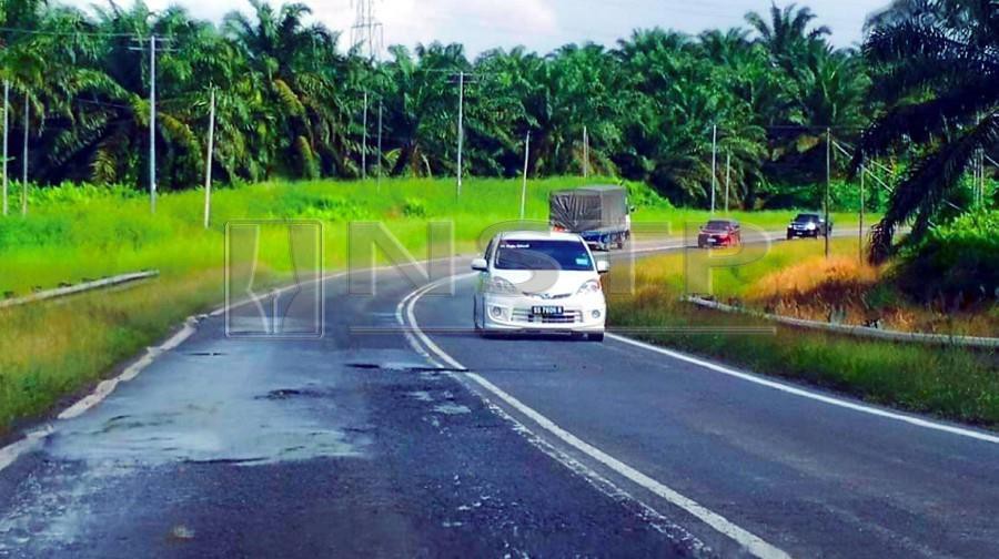 Motorists claim Jalan Telupid-Sandakan hazardous and in urgent need of repair. NSTP/Pic courtesy of Facebook Hello Urang Sabah 