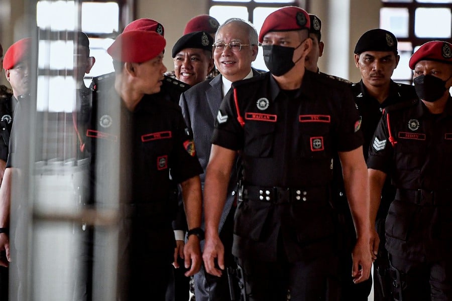 There is no pressure by any party to stop Datuk Seri Najib Razak’s ongoing corruption trial, said Prime Minister Datuk Seri Anwar Ibrahim.- BERNAMA pic