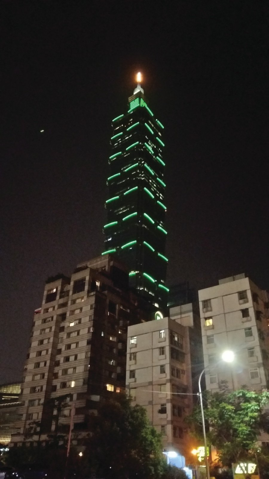 The Taipei 101 building taken with the ZenFone 4 Selfie Pro.