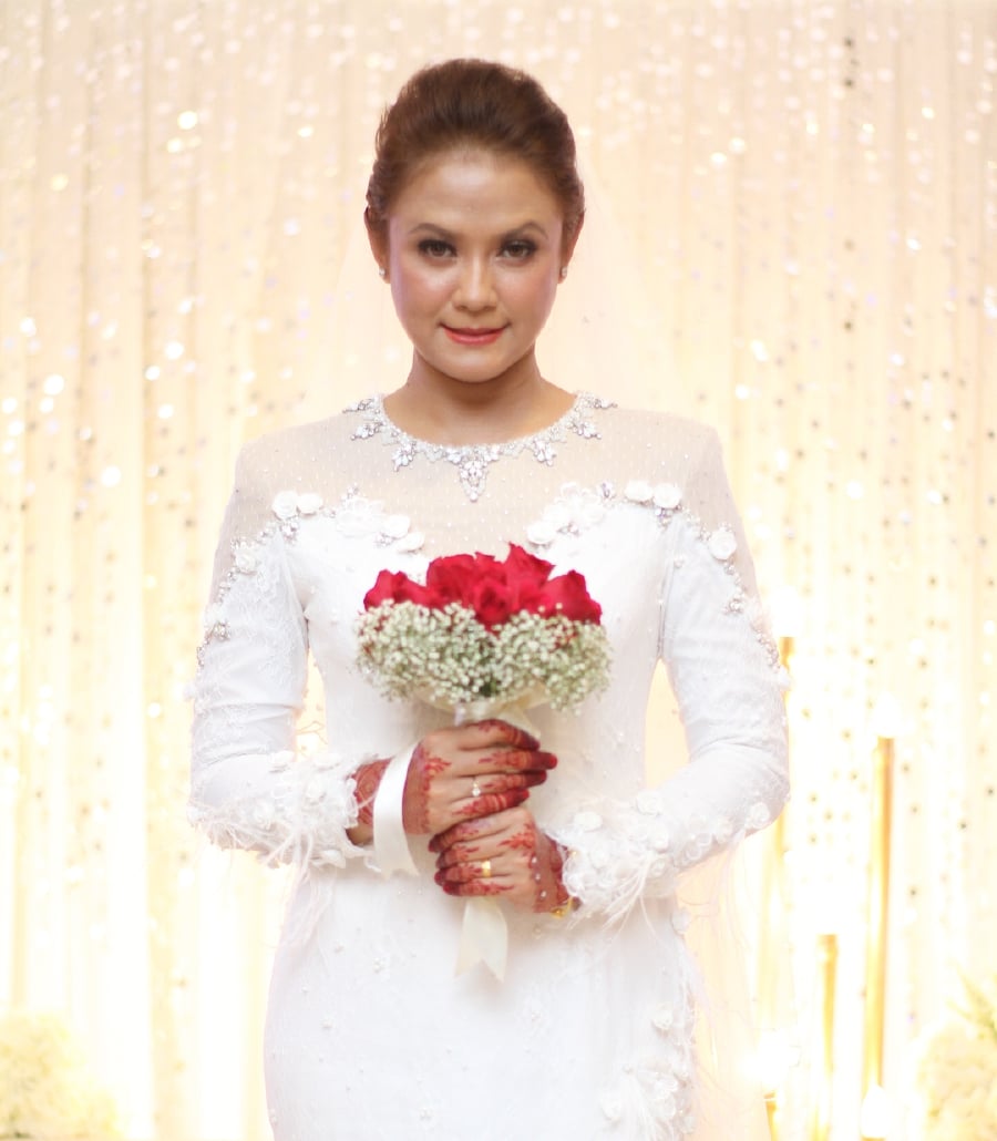 Showbiz: u0027My wedding dress is not sexy!u0027 - singer Nita Hamzah