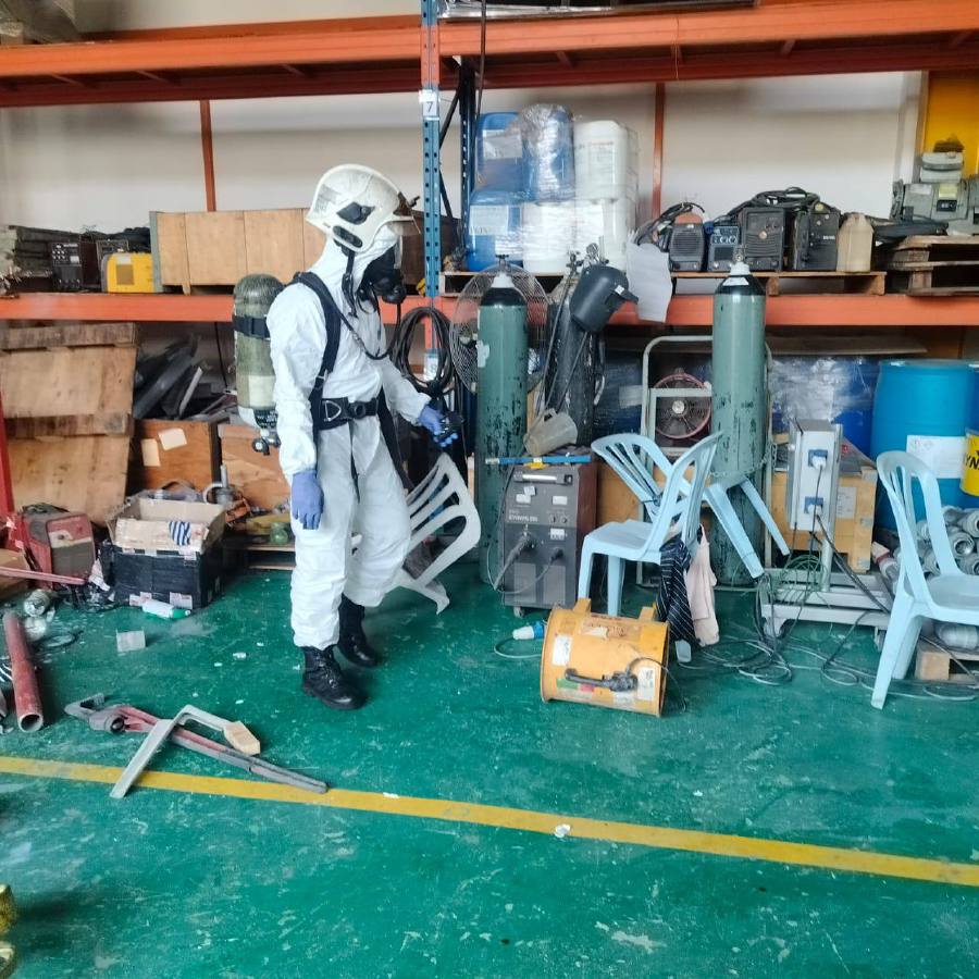 Three workers were injured including one critically after nitrogen gas explosion incident happened at a factory in Kota Kemuning here today (April 22). 