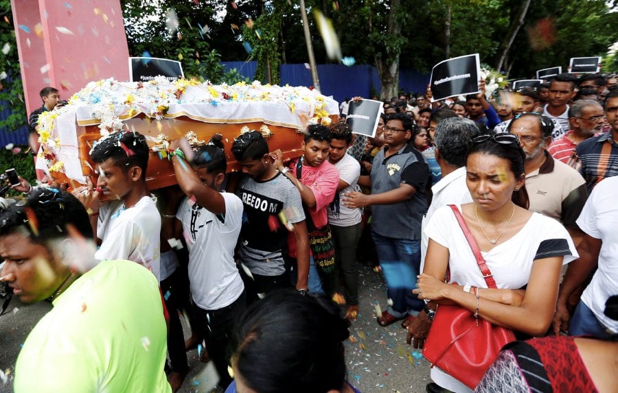 Emotional Scenes As Over 1 000 Turn Up For Nhaveen S Funeral Procession Cremation