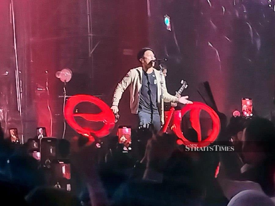 Noah entertained some 6,000 fans during the Noah Menemaniku Concert at Mega Star Arena KL. 