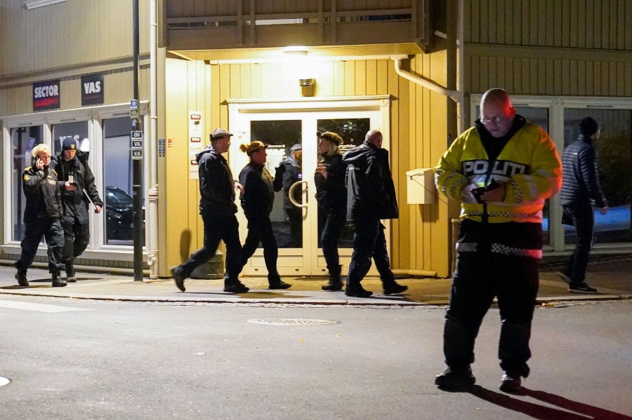 Police work at the scene where a man armed with bow killed several people before he was arrested by police in Kongsberg, Norway. - AFP PIC