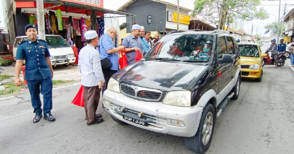 kelantan-exco-no-fine-for-not-displaying-jalur-gemilang-new-straits