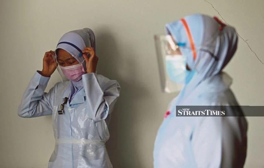 MCA vice-president Datuk Lawrence Low said the government should set up more training centres for nurses. NSTP/File Pic 