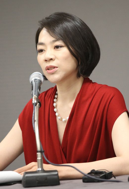 Cho Hyun-Ah, daughter of Korean Air CEO and executive vice president of the family-run firm, speaking during a press conference in Incheon, west of Seoul. Korean Air apologised for an "excessive" decision to eject a chief purser from a plane just before take-off, after Cho complained about some incorrectly served macadamia nuts. AFP PHOTO / YONHAP