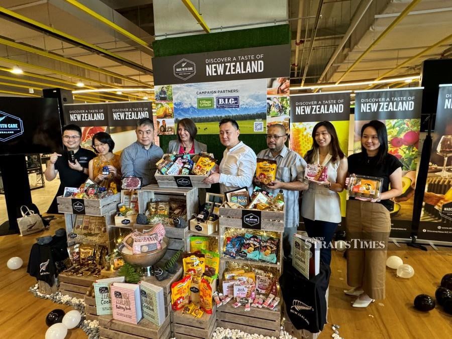 New Zealand Trade Commissioner to Malaysia, Suzy Fewtrell (fourth from left) with representatives from the participating brands at the ‘Made with Care’ campaign launch.