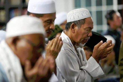 (File pix) State Islamic Religious Affairs Committee chairman Datuk Abdul Malik Abul Kassim said the first mosque to hold the prayer will be Masjid Daerah Barat Daya at Teluk Kumbar, Bayan Lepas, at 8.30am on Monday.