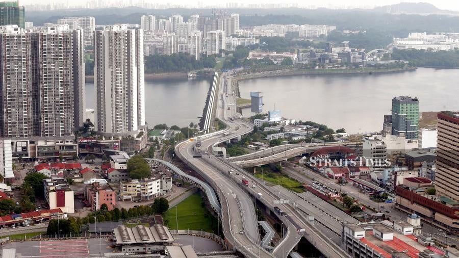 Johor’s property market has less performed as expected in 2021, girded with anticipation and expectations for borders to re-open with Singapore. NSTP/Nur Aisyah Mazalan