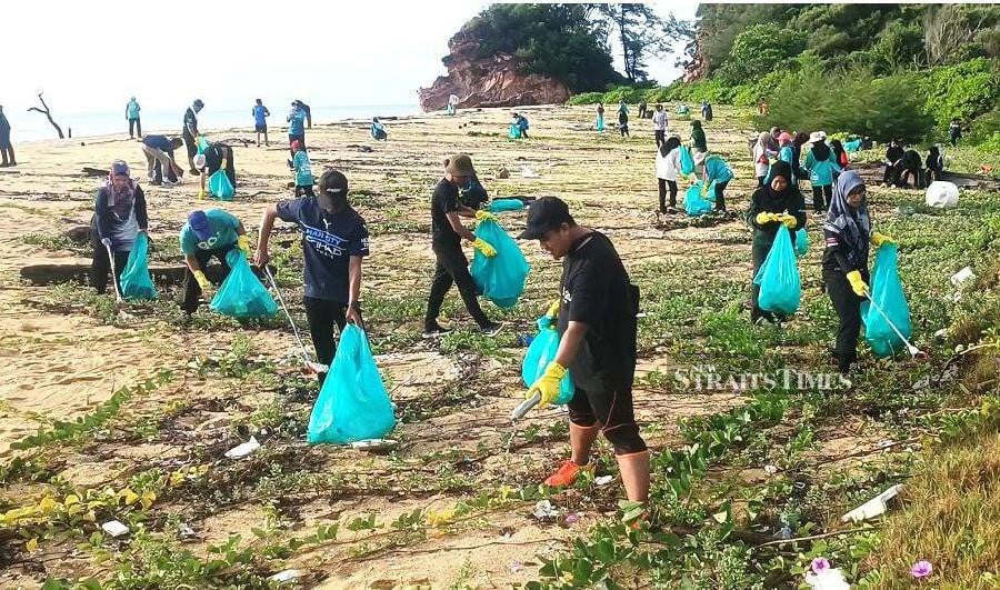 482 kgs of garbage collected in an hour [NSTTV] | New Straits Times ...