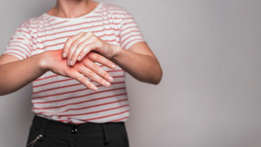 One of the early signs of rheumatoid arthritis is the feeling of stiffness in one or more of the smaller joints and this most commonly occurs in the hands. Picture: Created by freepik - www.freepik.com.