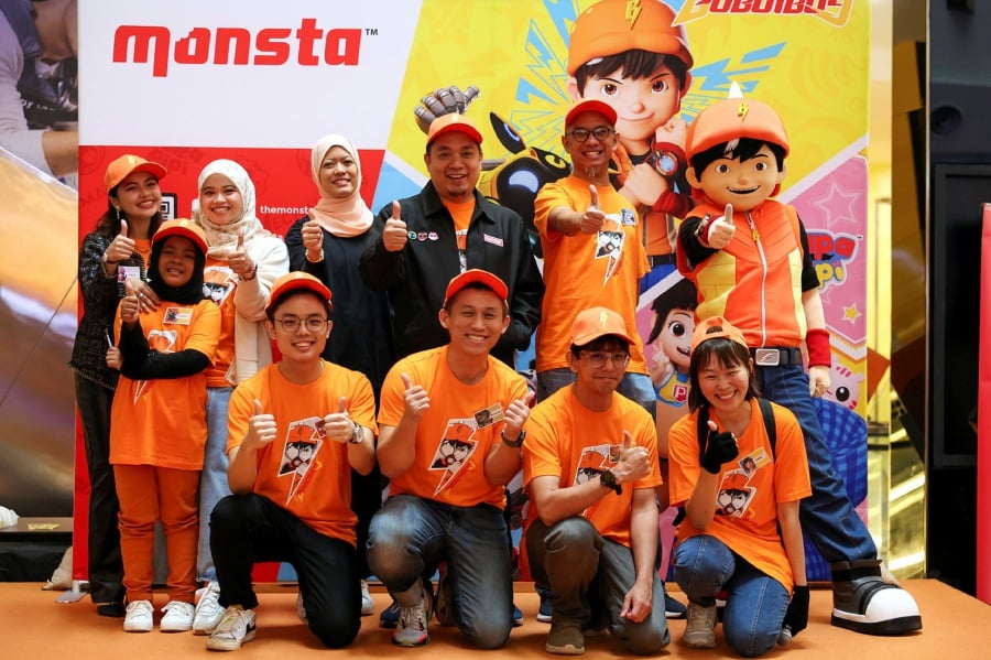 TV9 programming and airtime management general manager Khairunnisa Kamarulzaman (back, third from left) and Monsta chief executive officer Nizam Abd Razak (back, fourth from left) with the voice cast of the BoBoiBoy animation series during the recent BoBoiBoy Galaxy SORI Megafan Screening event at GSC IOI City Mall in Putrajaya. – Bernama pic