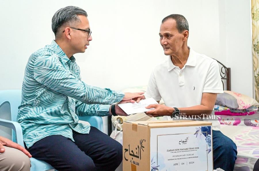 Fahmi delivered financial donations and food items to Din recently as part of the 2024 Ziarah Seni Madani programme under Finas. - NSTP/RAIHANA MANSOR