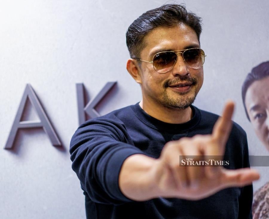Datuk Adi Putra does not agree with creating unnecessary conflict between Malaysia and Singapore by raising the nationality issue following the escalating controversy sparked by Singaporean actor and singer, Aliff Aziz. (NSTP/HAZREEN MOHAMAD)