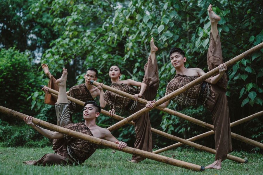 Dua Space’s new dance production, ‘Hijauan’, is an exploration of the unity, diversity and shared history of the people of Malaysia. – Pic courtesy of Dua Space Dance Theatre