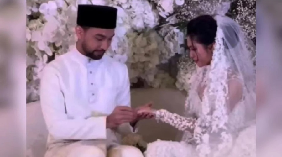 Afifah Nasir married Syed Hariz during a wedding ceremony in a hotel in Kuala Lumpur at 4 pm yesterday. (Pic from HM Online)
