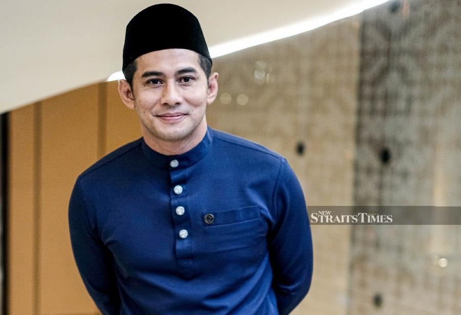 Fizo Omar and his ex-wife Mawar Karim have vowed to be good parents to their seven-year-old daughter Wan Maryam - Pic by HAZREEN MOHAMAD
