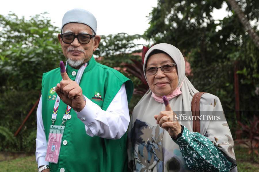 GE15: Hadi Welcomed By PN Supporters At Hotel In Shah Alam After ...