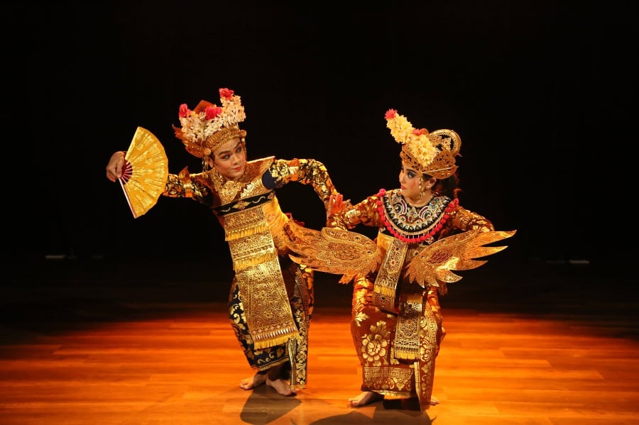 Dance show pragina : EMOSI will feature traditional Balinese dance performances known for its intricate finger movements, complicated footwork and expressive facial expressions, which is recognised by UNESCO as an Intangible Heritage. – Pic courtesy of KLPAC
