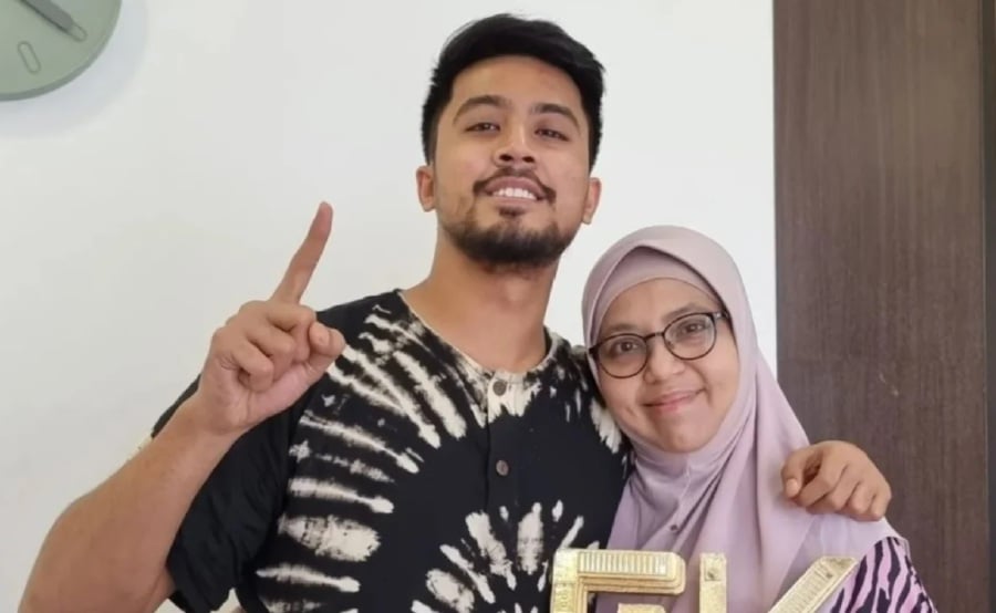 It is believed that Aliff Aziz's mother, Siti Hafiza Basharahil, no longer follows her daughter-in-law, Bella Astillah on Instagram. - Pic from IG