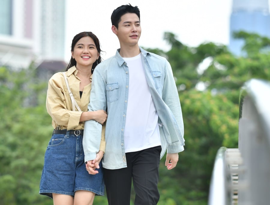 ‘Oppa’ follows the story of a teacher Tien (Jacqueline Goh Wan Yi) who thinks she’s in a relationship with a South Korean man (Theo Jang). (Pic courtesy of Dream Film Sdn Bhd)