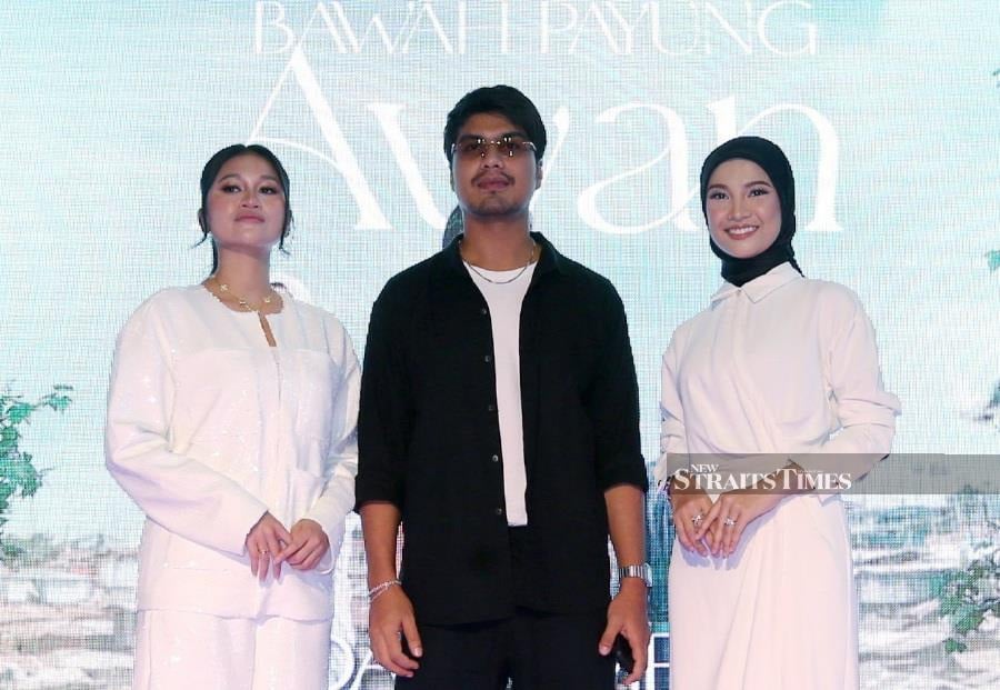 (From left) Nellisa Nizam, Ben Amir and Nabila Razali are the main stars of the drama series Bawah Payung Awan. (NSTP/EIZAIRI SHAMSUDIN)