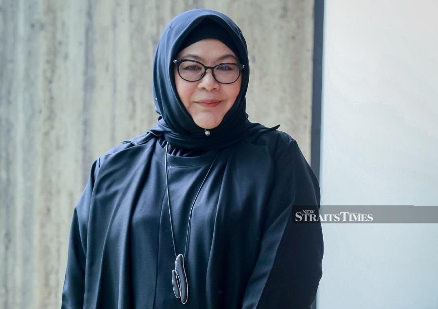 Erma Fatima apologises to Singaporeans but maintains that Sarah Yasmine has sullied the dignity of Malaysian artistes and women. (NSTP/ASYRAF HAMZAH)