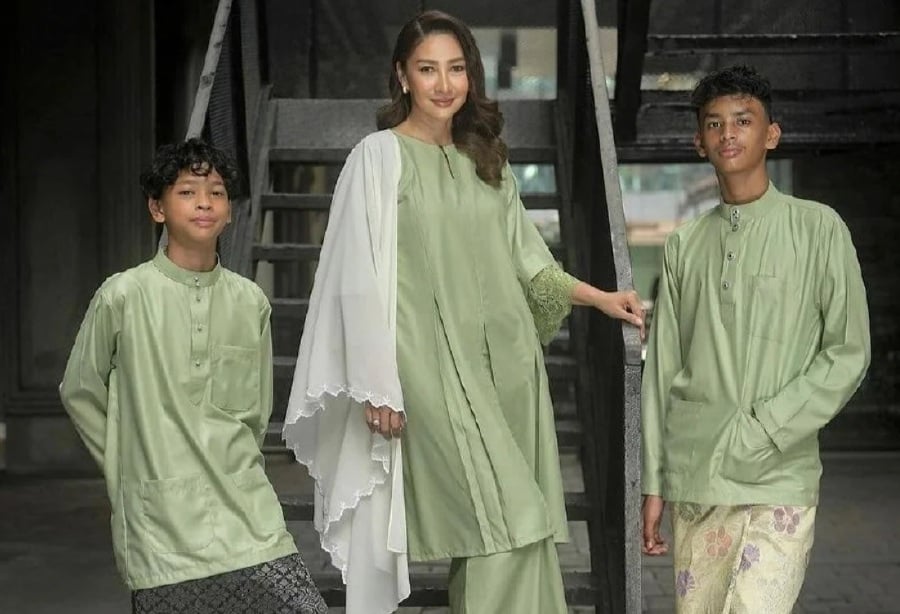 Actress Rita Rudaini has been happily living life together with her two children for more than a decade. - Pic from IG