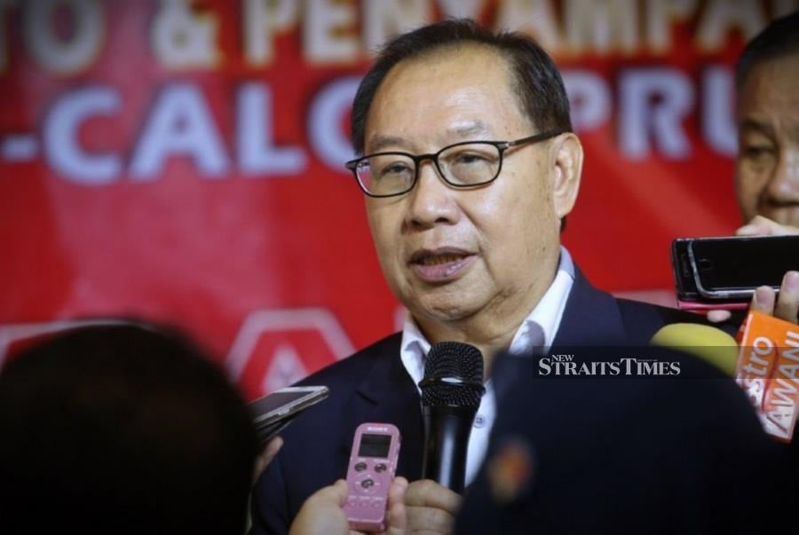 Sabah leaders should support the quest to manage the illegal immigrant and undocumented persons problem in the state, said Parti Solidariti Tanah Airku (Star) president Datuk Jeffrey Kitingan. – File pic